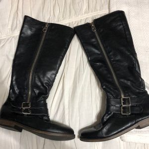 Black leather boots. Size 7